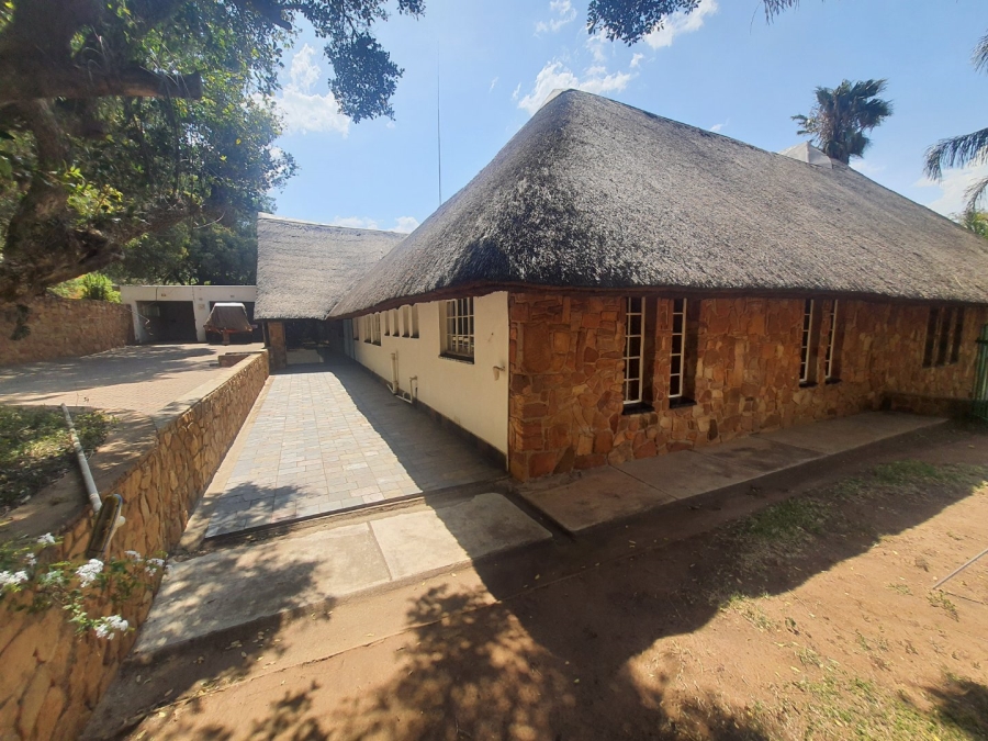To Let 5 Bedroom Property for Rent in Hartbeespoort Rural North West